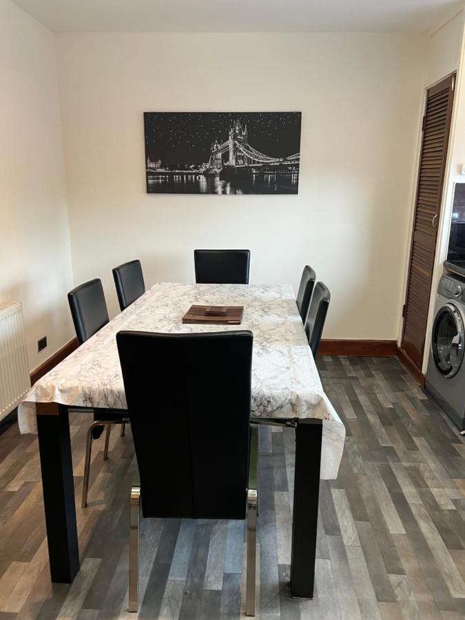 4 Bed Bungalow Near Airport Edimburgo Exterior foto