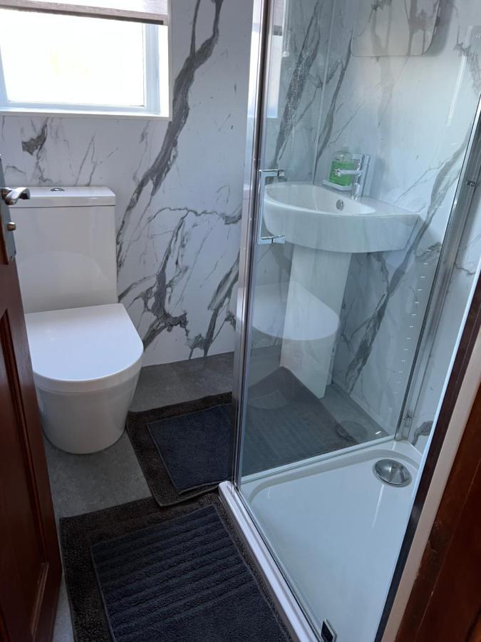 4 Bed Bungalow Near Airport Edimburgo Exterior foto