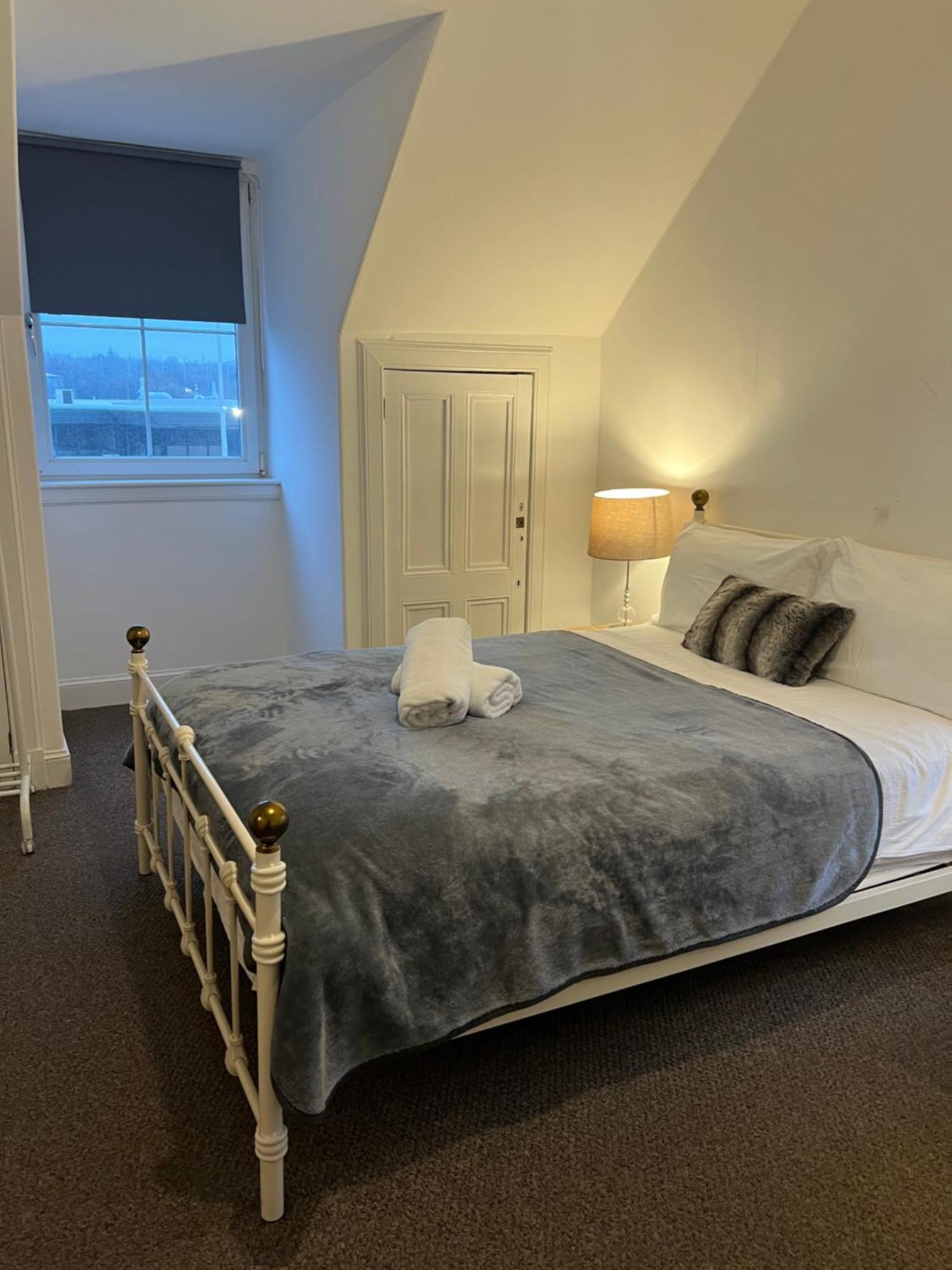 4 Bed Bungalow Near Airport Edimburgo Exterior foto