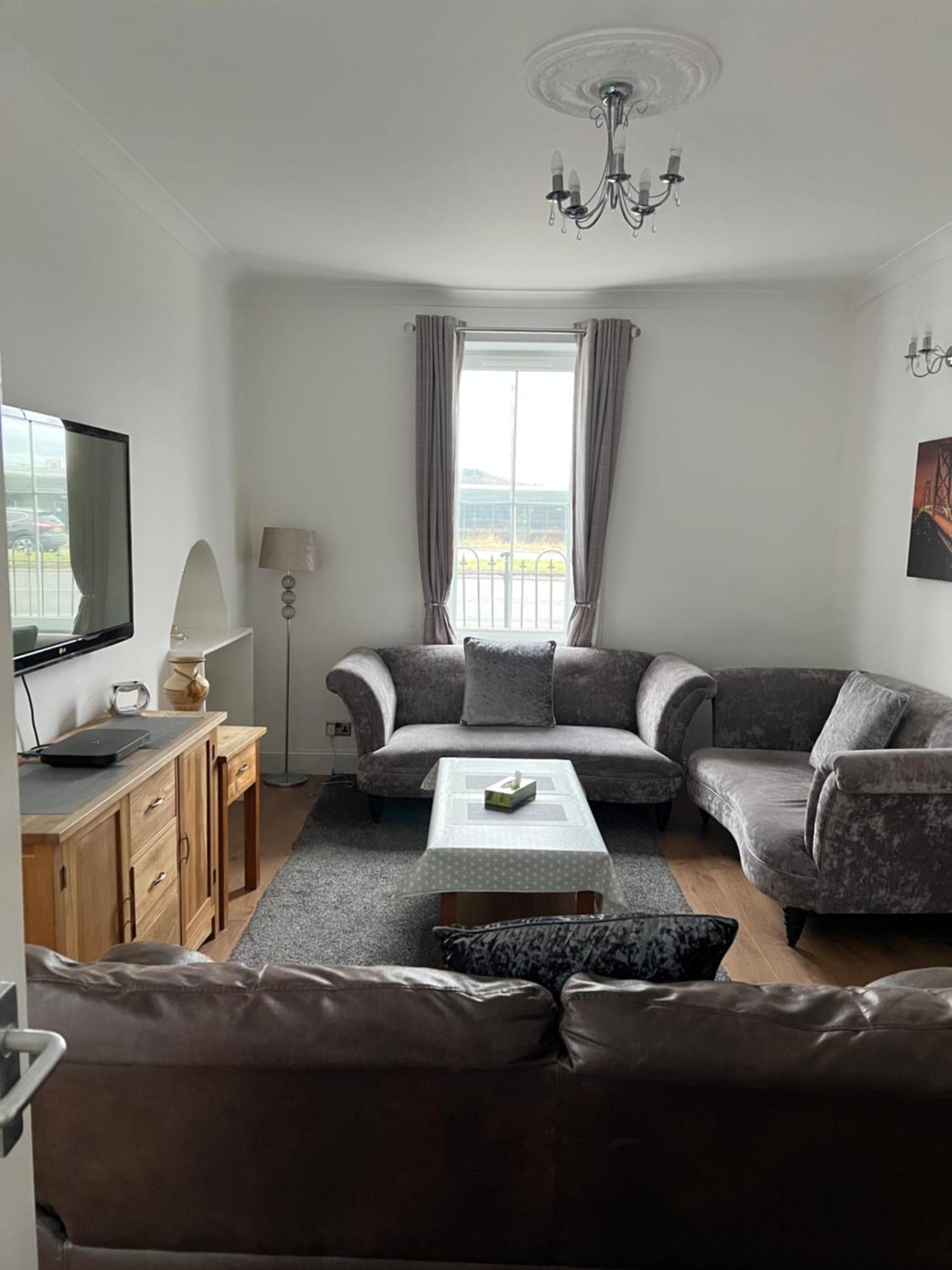 4 Bed Bungalow Near Airport Edimburgo Exterior foto